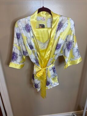 ✨ NWT 3-Piece Korean Silk Robe, Camisole & Pants Set | Yellow Floral | S/M